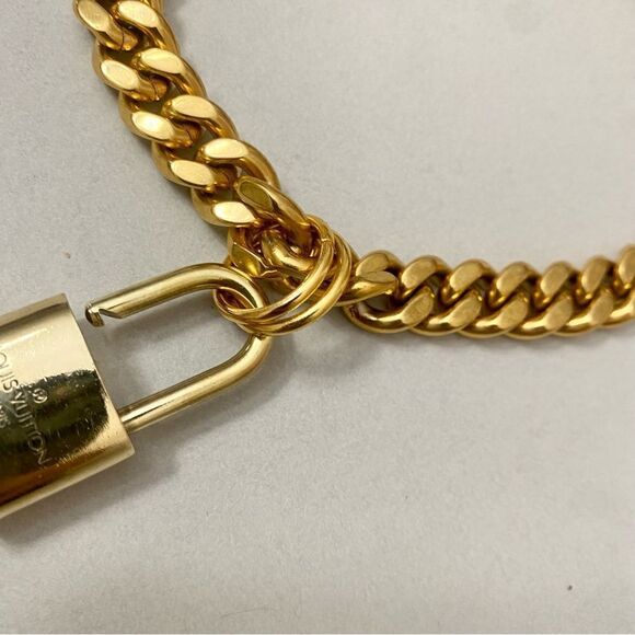 LOUIS VUITTON Lock and key 🔐 on Gold Tone Necklace #307 - Picture 9 of 15